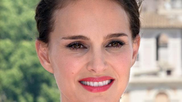 Natalie Portman'a büyük şok! Film setine silahlı baskın