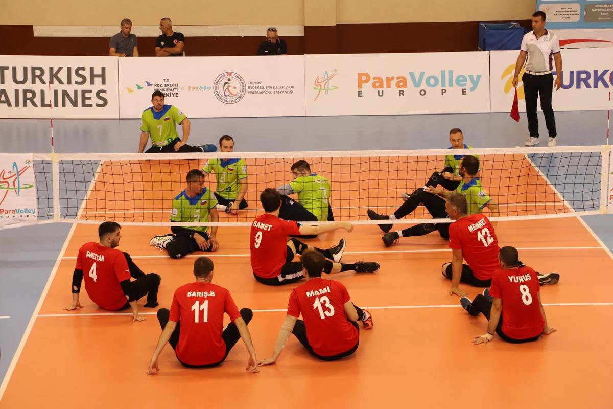 Oturarak Voleybol G&uuml;m&uuml;ş Ligi'nin a&ccedil;ılış t&ouml;reni Zonguldak'ta yapıldı