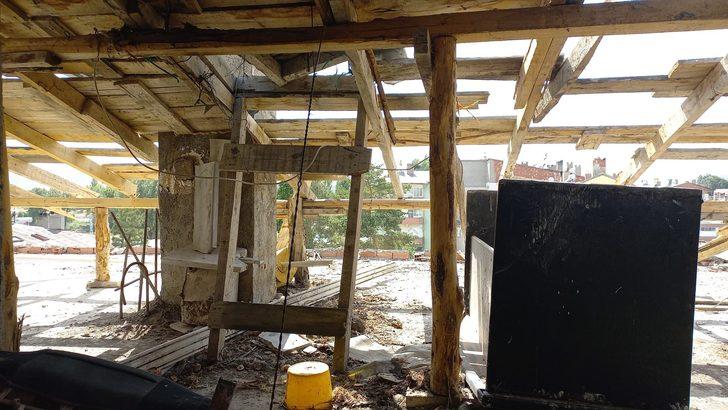 Sivas'ta şiddetli rüzgar bir binanın çatısını uçurdu G5