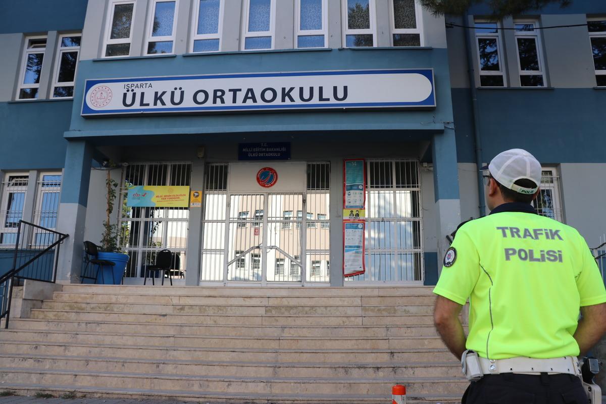 Isparta'da okul &ccedil;evrelerinde &ouml;ğrenci ve trafik g&uuml;venliği i&ccedil;in tedbir alındı