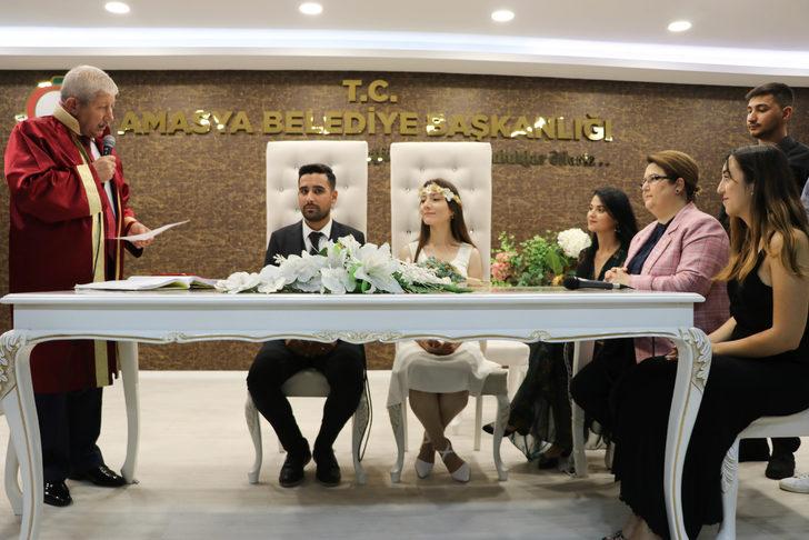 Aile ve Sosyal Hizmetler Bakanı Yanık, Amasya'da nikah şahidi oldu G2