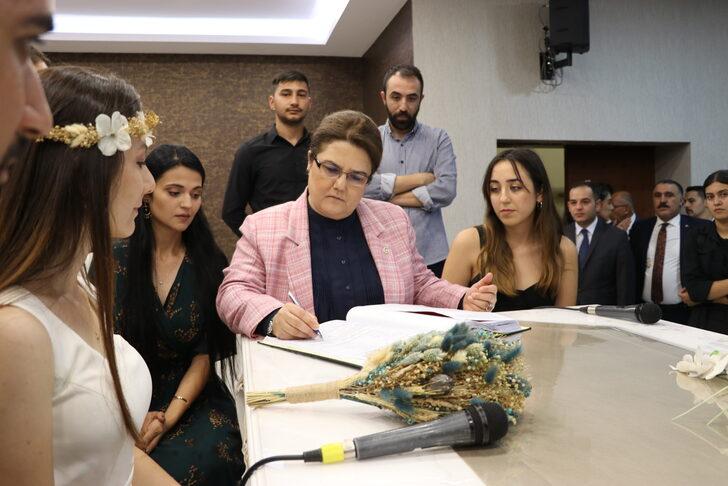 Aile ve Sosyal Hizmetler Bakanı Yanık, Amasya'da nikah şahidi oldu G3