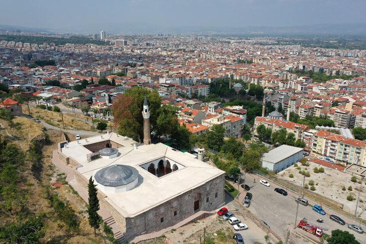 Manisa'da 656 yıllık Ulu Cami'de restorasyonun ardından ilk cuma namazı kılındı G1