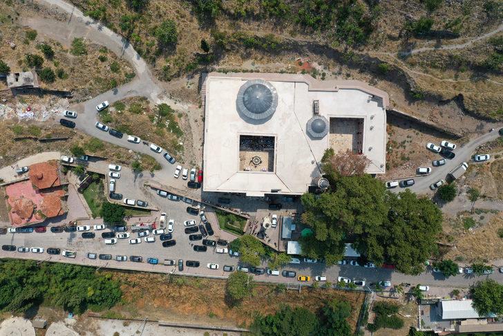 Manisa'da 656 yıllık Ulu Cami'de restorasyonun ardından ilk cuma namazı kılındı G3