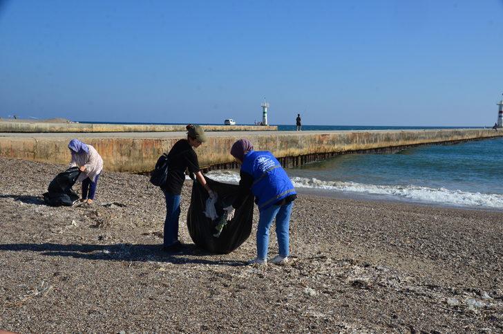 Manavgat'ta çevre temizliği etkinliğinde sahilden 27 torba çöp toplandı G2