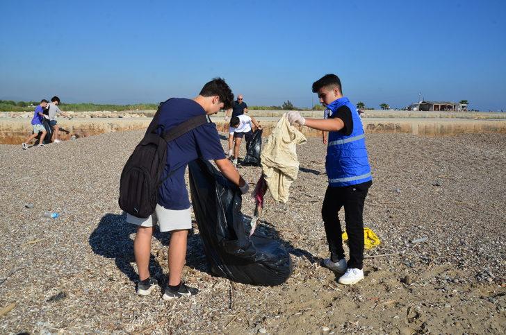 Manavgat'ta çevre temizliği etkinliğinde sahilden 27 torba çöp toplandı G3