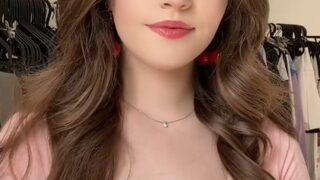 Sosyal medya fenomeni Dellie Isla, tasarım vajinası için servet harcadı! “Neredeyse ölüyordum”