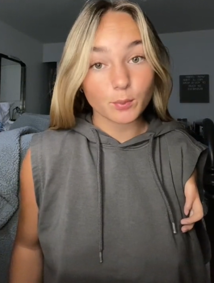 Tek kolu ve iki eli olan TikTok fenomeni eleştirilerin hedefi oldu! “Onu kesmelisin” G1