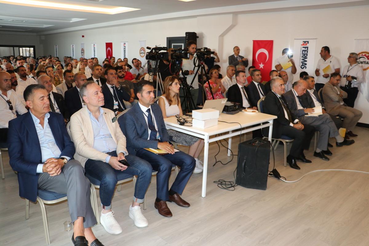 Moda ve hazır giyim sekt&ouml;r&uuml; temsilcileri Diyarbakır'da bir araya geldi