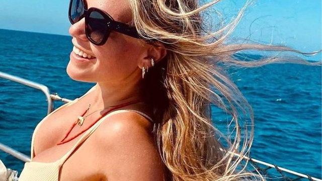 Aslı Enver'den tekne pozu! Güzelliği hayran bıraktı