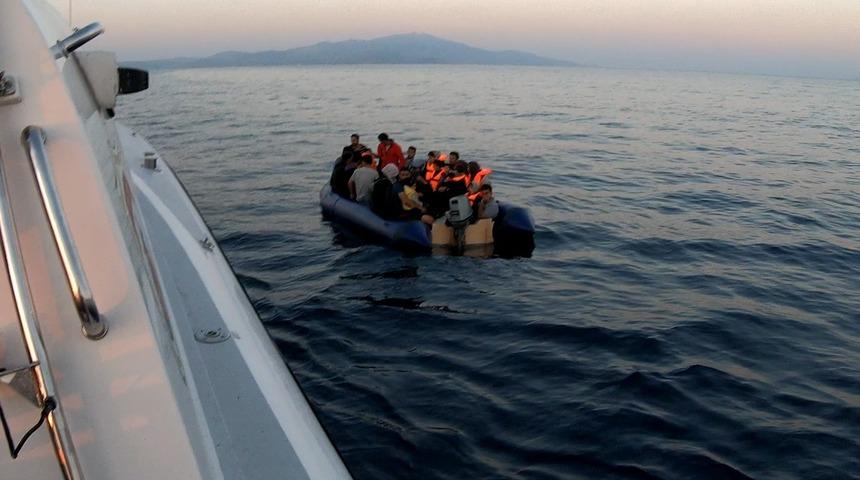 Çanakkale açıklarında geri itilen 32 düzensiz göçmen kurtarıldı