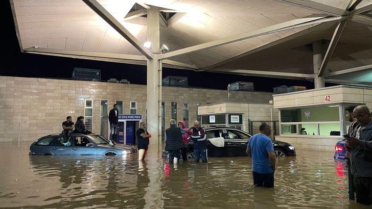 GÜNCELLEME - Kapıkule Gümrük Sahası'nı su bastı G1