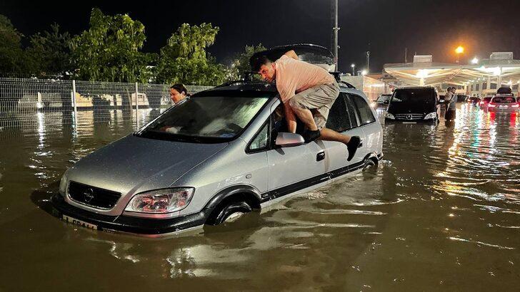 GÜNCELLEME - Kapıkule Gümrük Sahası'nı su bastı G3