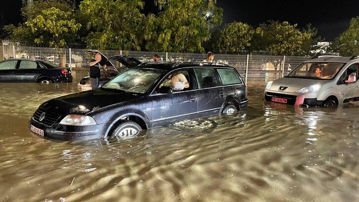 GÜNCELLEME - Kapıkule Gümrük Sahası'nı su bastı G5