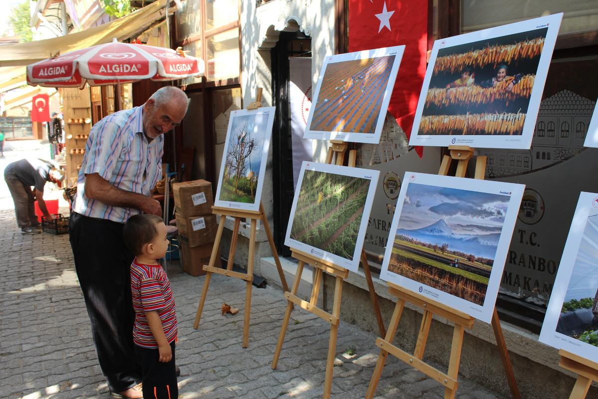 Karab&uuml;k'te "Tarım Orman ve İnsan" fotoğraf sergisi a&ccedil;ıldı