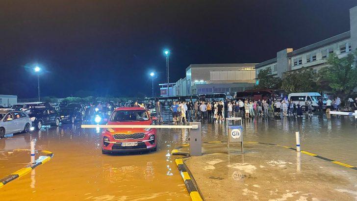 GÜNCELLEME 2 - Kapıkule Gümrük Sahası'nı su bastı G1