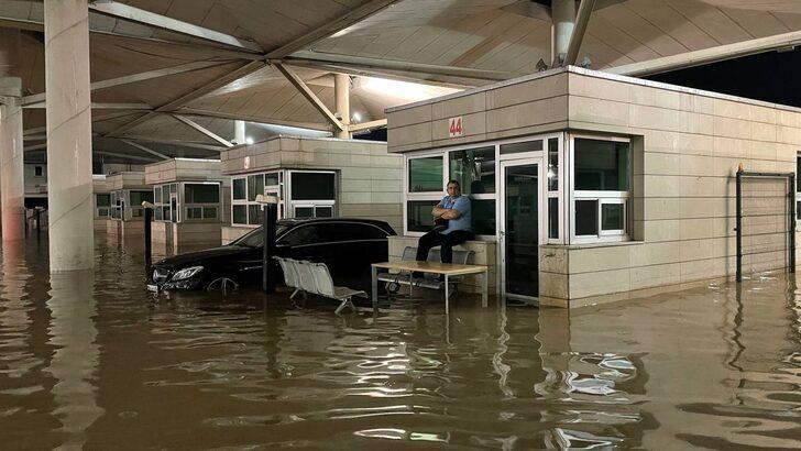 GÜNCELLEME 2 - Kapıkule Gümrük Sahası'nı su bastı G2