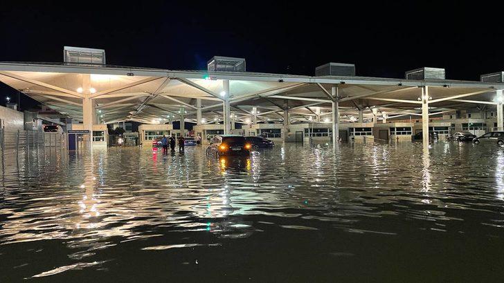 GÜNCELLEME 2 - Kapıkule Gümrük Sahası'nı su bastı G5