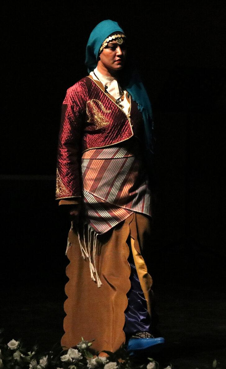 Sivas'ta "Geleneksel Giyim Kuşam" defilesi düzenlendi G4