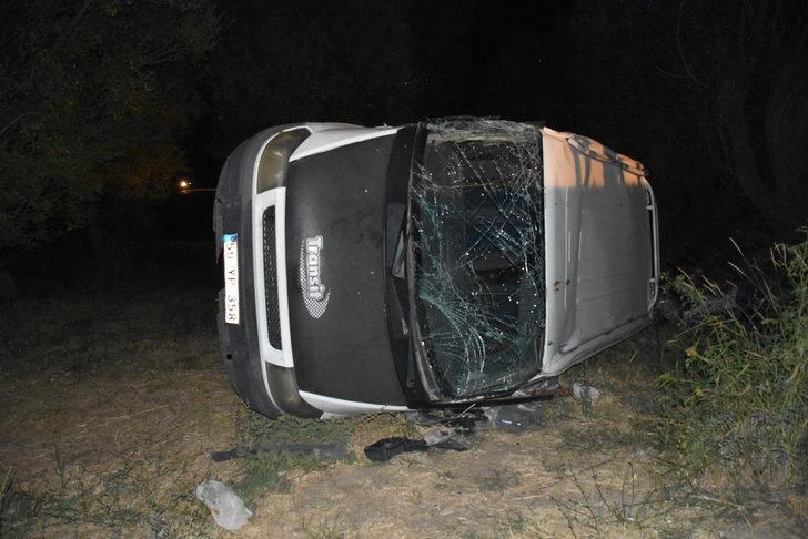 Hakkari'de direğe çarparak devrilen minibüsteki 8 kişi yaralandı G2