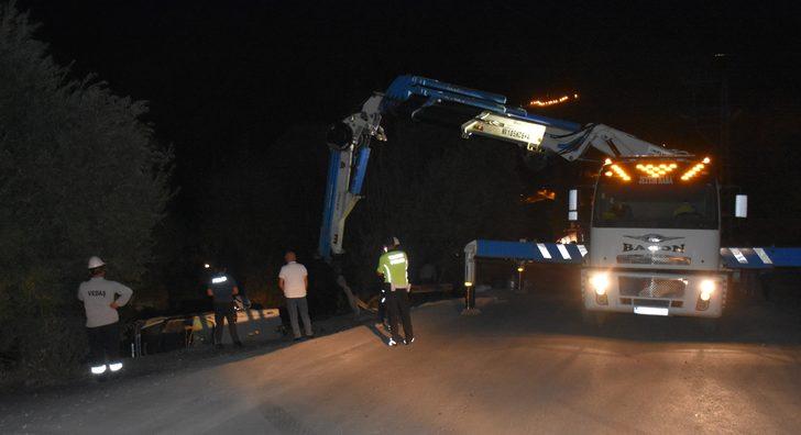 Hakkari'de direğe çarparak devrilen minibüsteki 8 kişi yaralandı G3