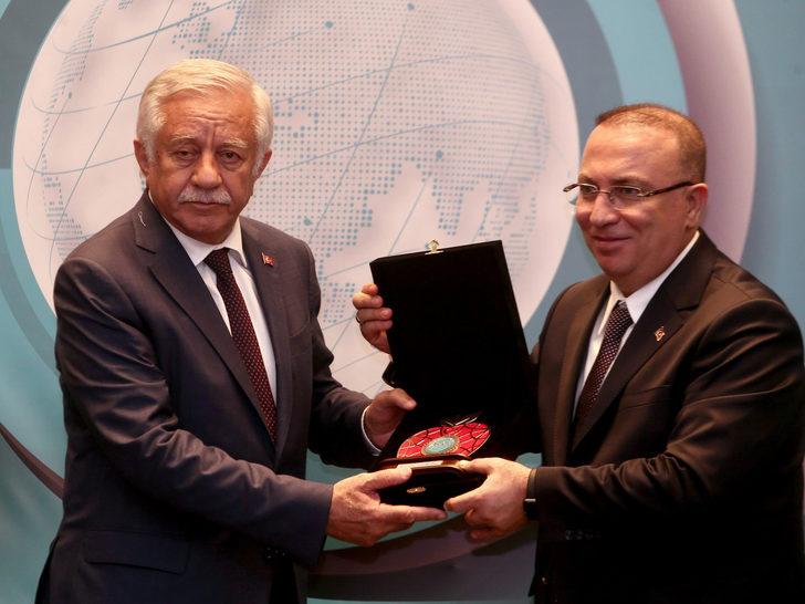 MHP'nin "Geleceğin Ekonomi Vizyonu" ve "Türk Kuşağı: Türkiye'nin Büyük Stratejisi" kitapları tanıtıldı G3