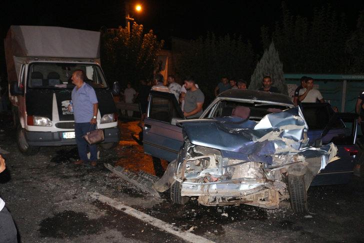 Manisa'da 3 aracın karıştığı kazada 4 kişi yaralandı G3