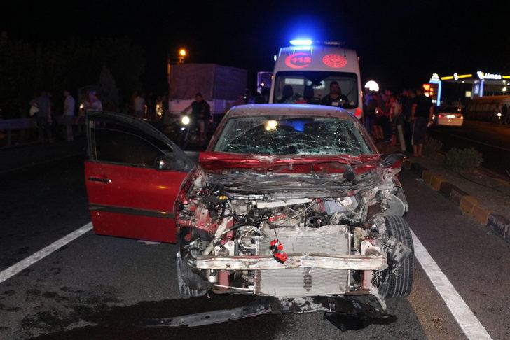 Manisa'da 3 aracın karıştığı kazada 4 kişi yaralandı G4