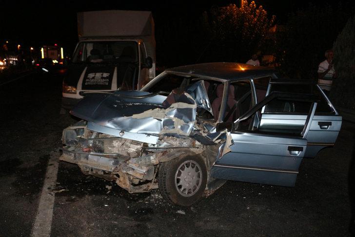 Manisa'da 3 aracın karıştığı kazada 4 kişi yaralandı G5