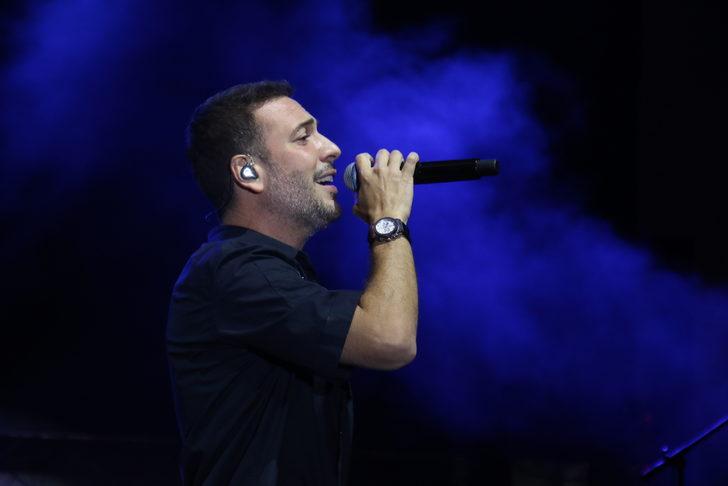 Şarkıcı Oğuzhan Koç, Uşak'ta konser verdi G4