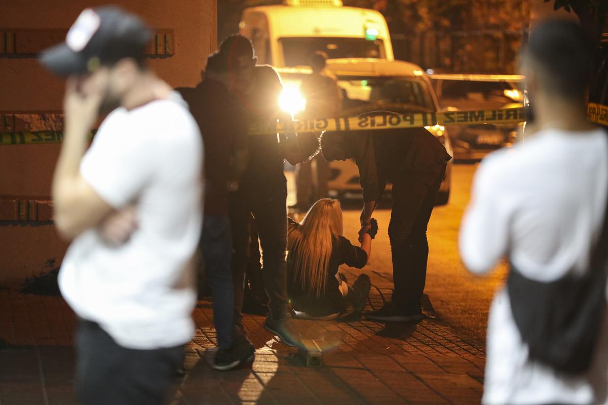 Fatih&rsquo;te spor salonunda silahla vurulan kişi &ouml;ld&uuml;