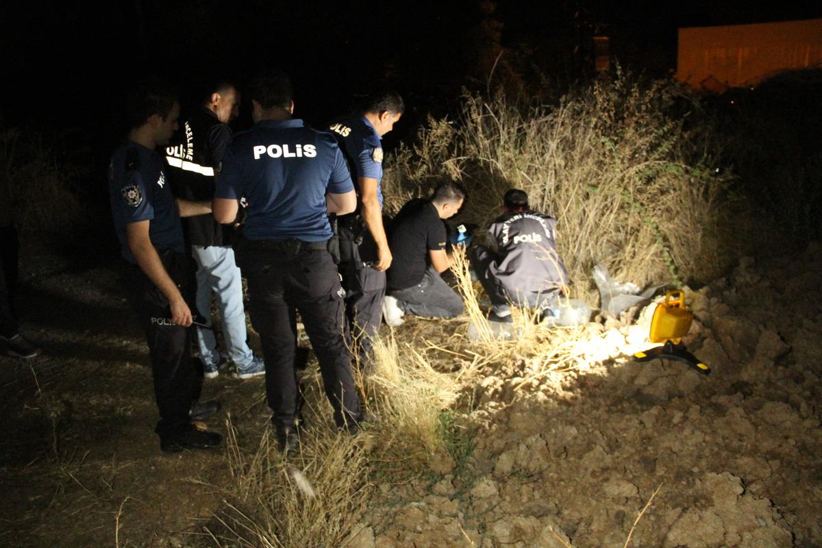 Manisa'da polisten ka&ccedil;maya &ccedil;alışan 2 ş&uuml;pheli yakalandı