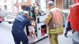 Maltepe'de apartmanın giriş katında çıkan yangın söndürüldü
