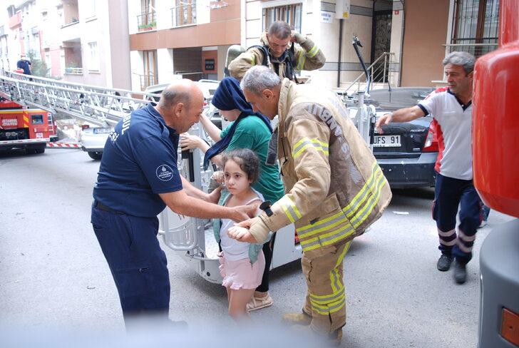 Maltepe'de apartmanın giriş katında çıkan yangın söndürüldü G2