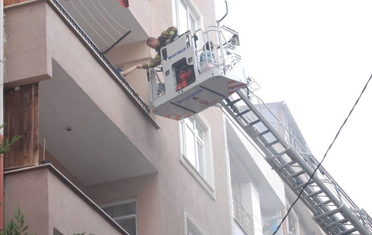 Maltepe'de apartmanın giriş katında çıkan yangın söndürüldü G4