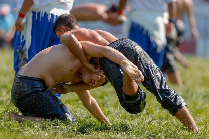 670. Tarihi Elmalı Yağlı Güreşleri'nde heyecan devam ediyor G1