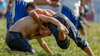670. Tarihi Elmalı Yağlı Güreşleri'nde heyecan devam ediyor