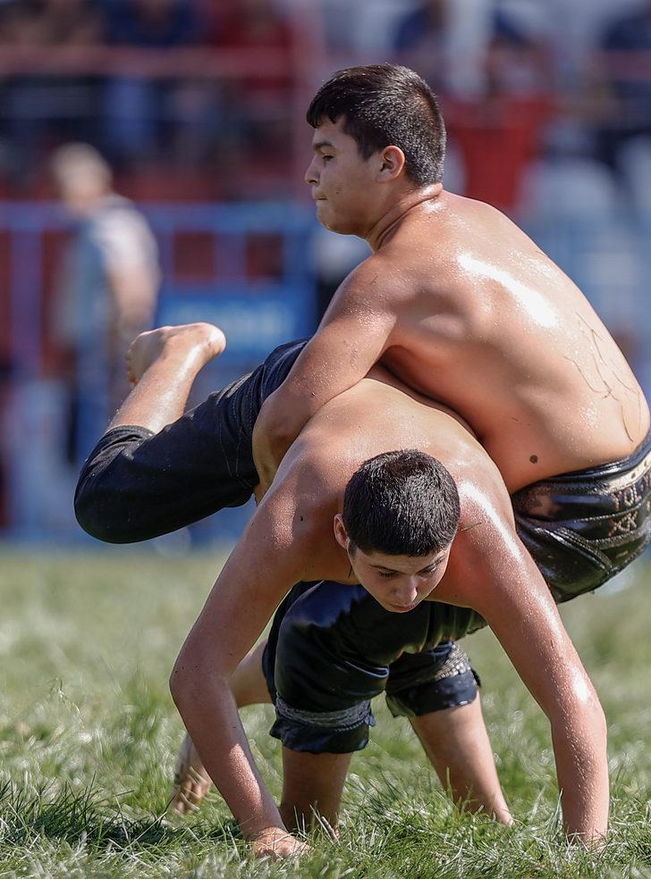 670. Tarihi Elmalı Yağlı Güreşleri'nde heyecan devam ediyor G4
