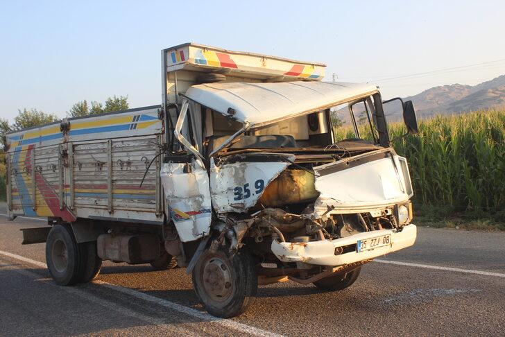 İzmir'de tarım işçilerini taşıyan traktörle kamyon çarpıştı, bir kişi öldü, 13 kişi yaralandı G2