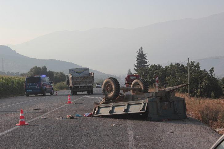 İzmir'de tarım işçilerini taşıyan traktörle kamyon çarpıştı, bir kişi öldü, 13 kişi yaralandı G4
