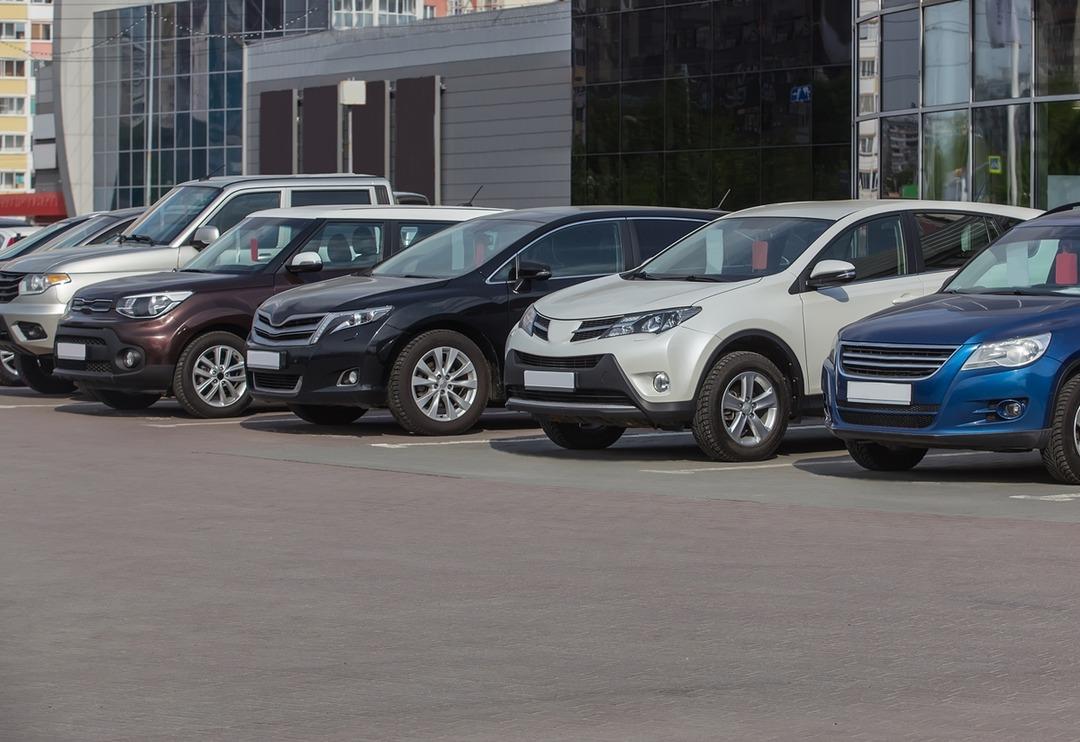 Otomobilde &lsquo;15 Eyl&uuml;l&rsquo; telaşı: Sıfır ara&ccedil; alımını durdurdular! Fiyatlar 100 bin lira d&uuml;şt&uuml; ama&hellip;