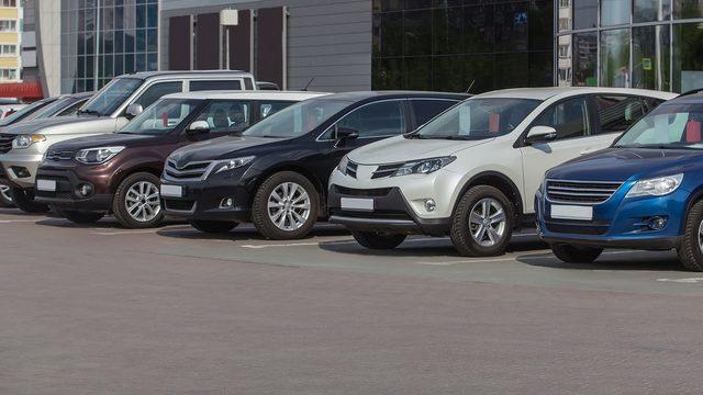 Otomobilde ‘15 Eylül’ telaşı: Sıfır araç alımını durdurdular! Fiyatlar 100 bin lira düştü ama…