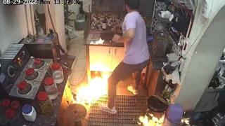 Lavaboya dökülen aseton yangın çıkardı! Korku dolu anlar kamerada
