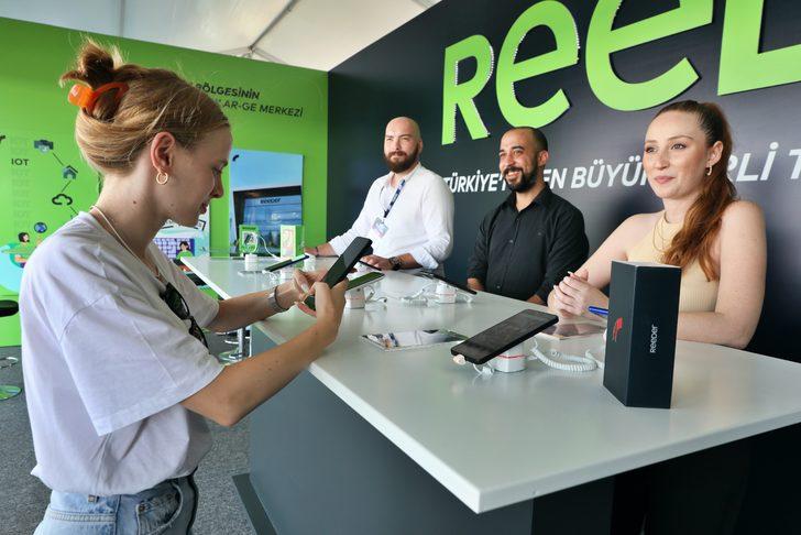 Reeder yeni akıllı cep telefonu modeli "S19 Max Pro"yu TEKNOFEST'te tanıtıyor G4