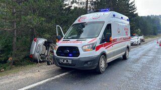 Kütahya'da ağaçlara çarpan otomobildeki 6 kişi yaralandı