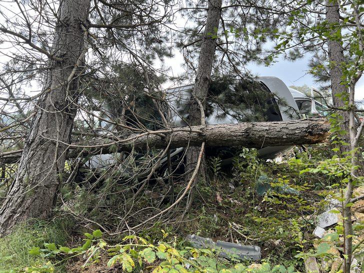 Kütahya'da ağaçlara çarpan otomobildeki 6 kişi yaralandı G2