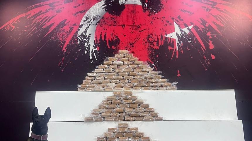 Kocaeli'de "organik süt ürünleri" minibüsünde 67 kilo 900 gram eroin ele geçirildi