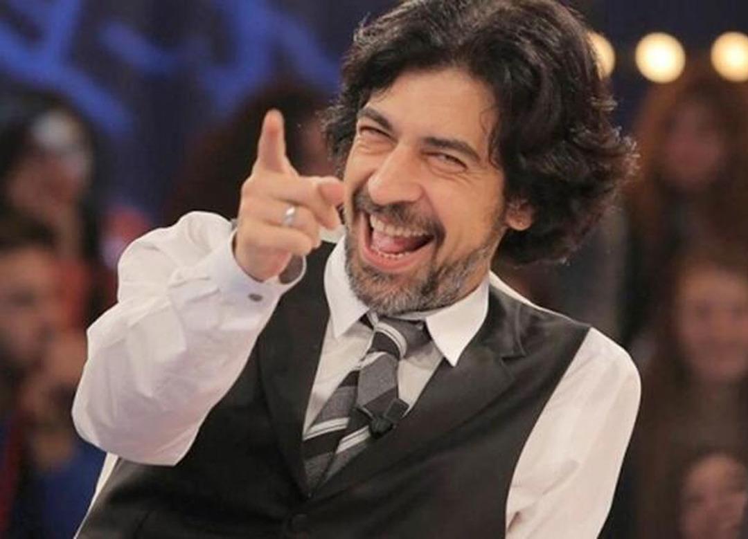 Okan Bay&uuml;lgen'in kızı İstanbul'u g&ouml;ren inanamadı! Babasının boyuna yetişti