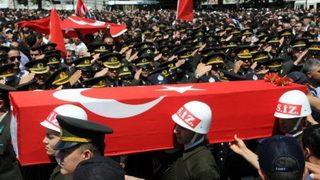 Şehit teğmen Turan'ı 10 bin kişi son yolculuğuna uğurladı