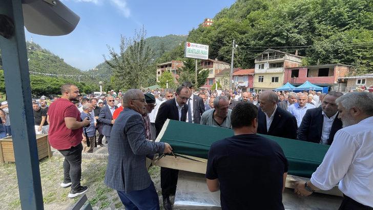 Ticaret Bakanı Muş'un dayısının cenazesi Trabzon'da defnedildi G2